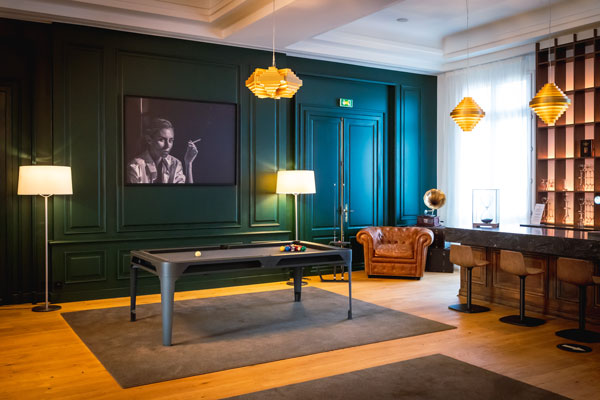 Ambiance hyphen black light grey